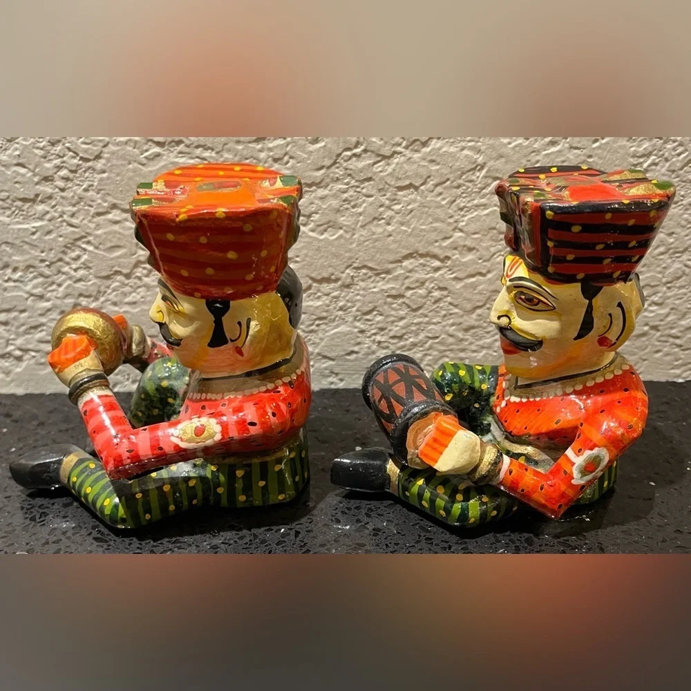 The Unbranded Brand figurines pieces